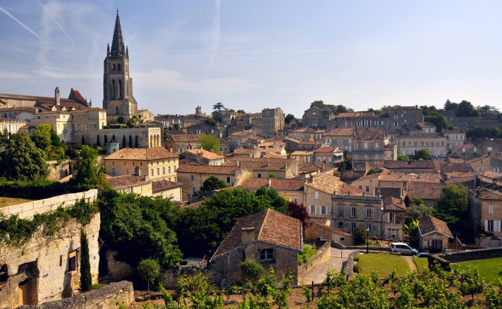 Vista da encantadora cidade medieval de Saint-Émilion